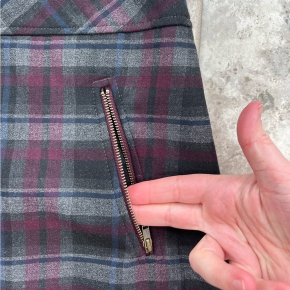 New LOFT Plaid Pencil Skirt with Two Zippered Front Pockets, sz 8 - Picture 2 of 6